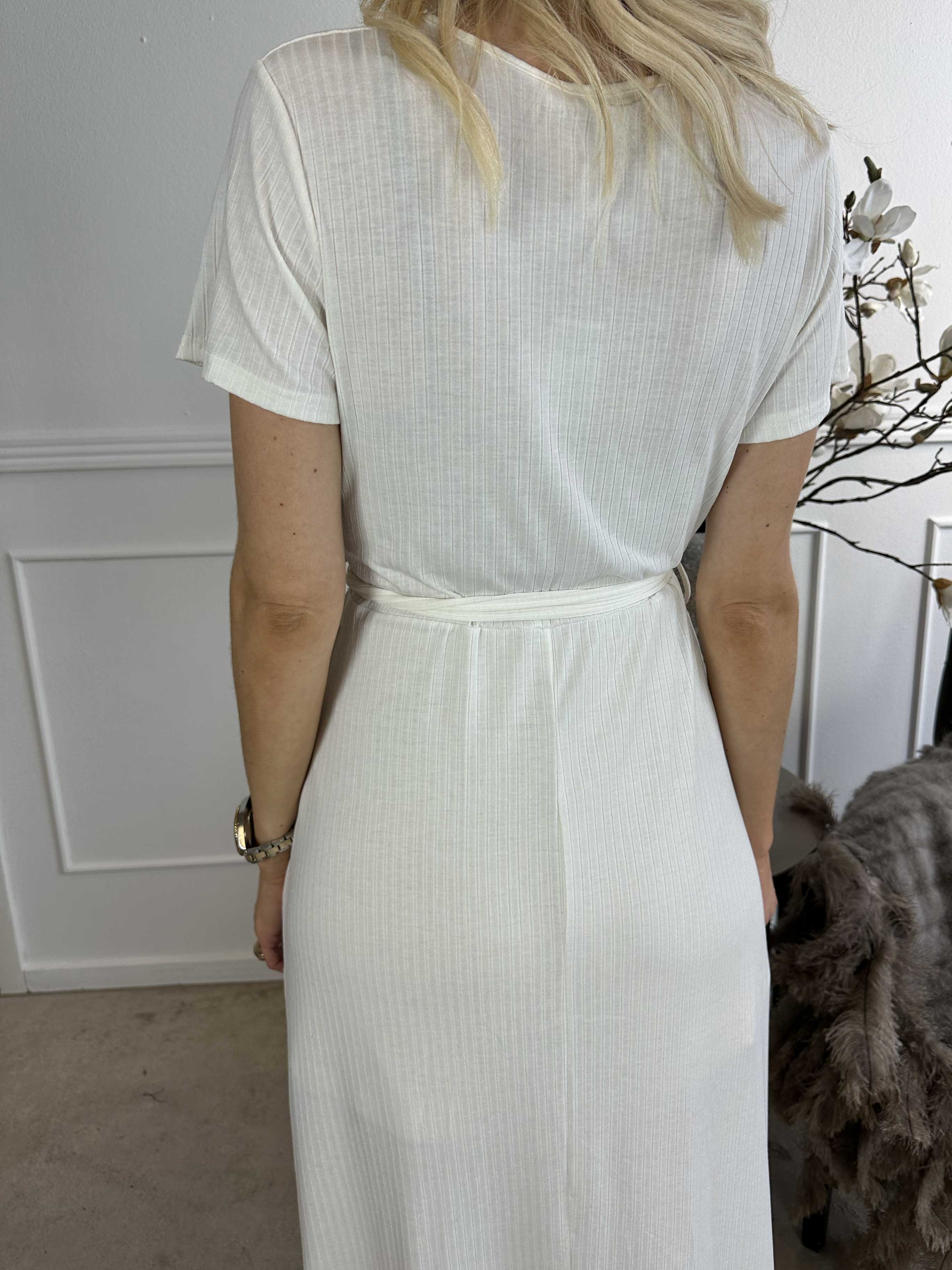 Elene - Lång klänning med knytband i midjan